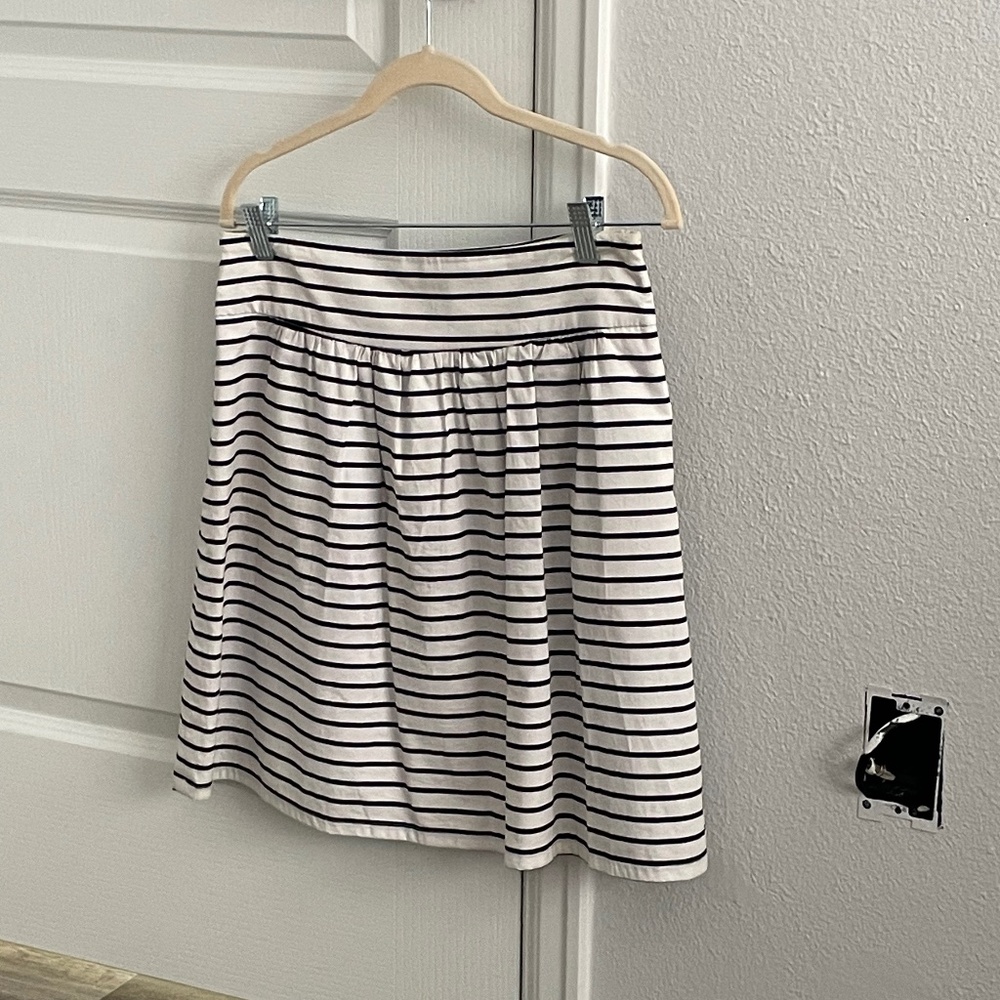 Pleated striped skirt